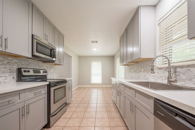 Building Photo - 10190 Dogwood Lp