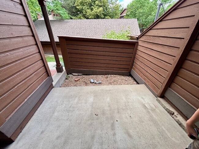 Building Photo - 8020 Holland Ct