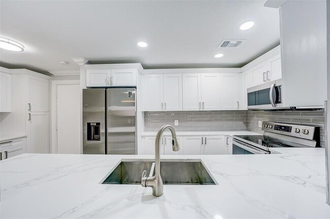 Building Photo - 4141 Bayshore Blvd