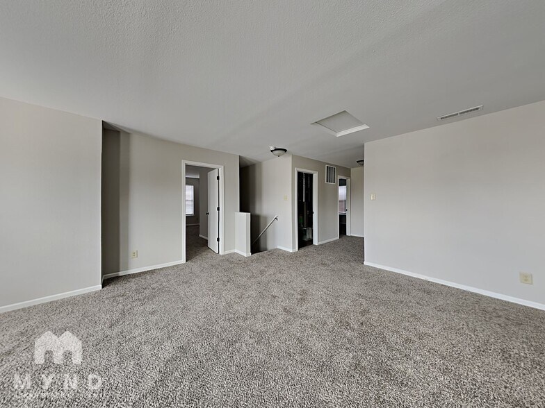 Building Photo - 747 Sedgewick Ln
