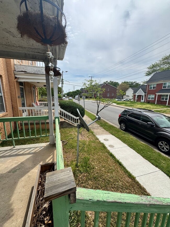Building Photo - 3 bed 2 bath close to VCU