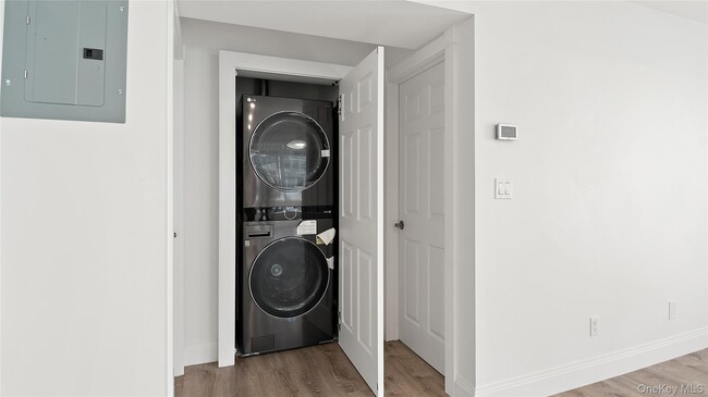 Building Photo - 33 Devoe St