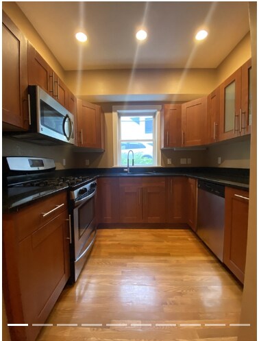 Building Photo - 1592 Beacon St