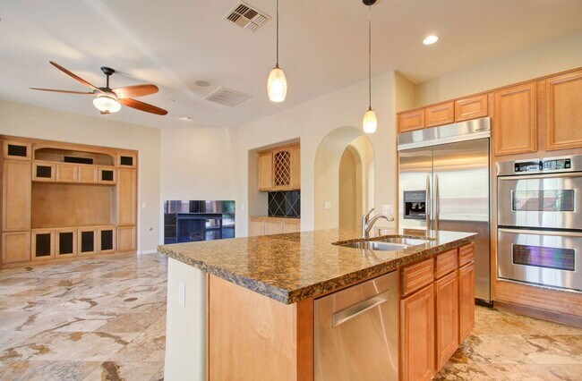 Building Photo - 9427 E Trailside View