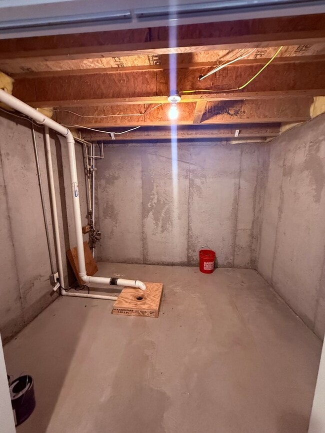 Building Photo - 3 bedroom, 2 Bath Ranch Home with 2 Car Attached Garage (WEEKLY MOWING INCLUDED) in South Fort Co...