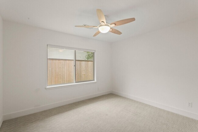 Building Photo - 1707 Imperial Crown Dr