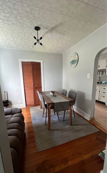 Building Photo - 206 Marne Rd