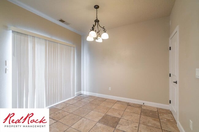 Building Photo - Beautiful Southgate Townhome!