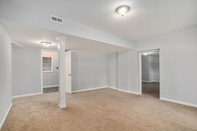 Building Photo - Renovated 4BR/2.5BA Home in Jonesboro!