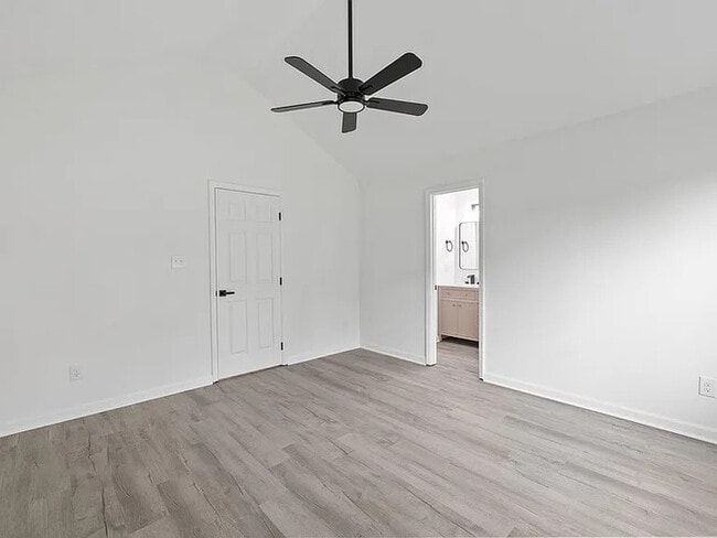 Building Photo - Lease OR Lease to Own