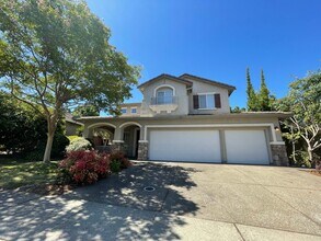 Building Photo - Kitchen Island, Covered Patio w/ Outdoor B...