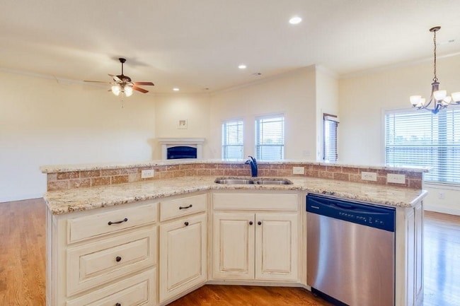 Building Photo - 5703 W Murfield Dr