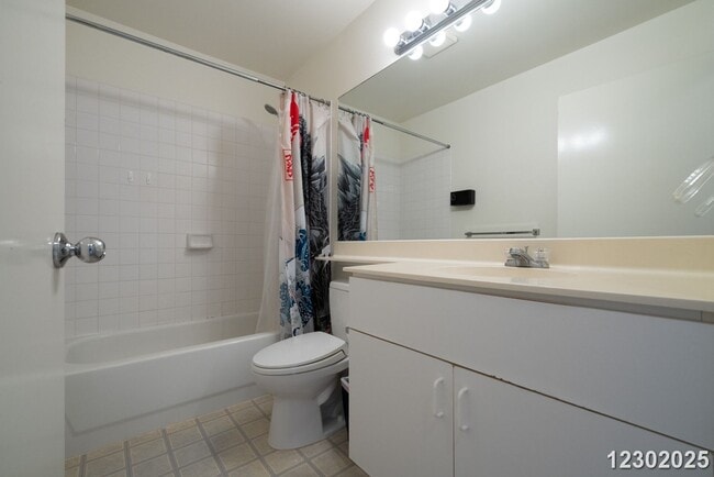 Building Photo - 2 Bd, 2.5 Ba, 2Pkg Pet Friendly  Village on the Green $2700