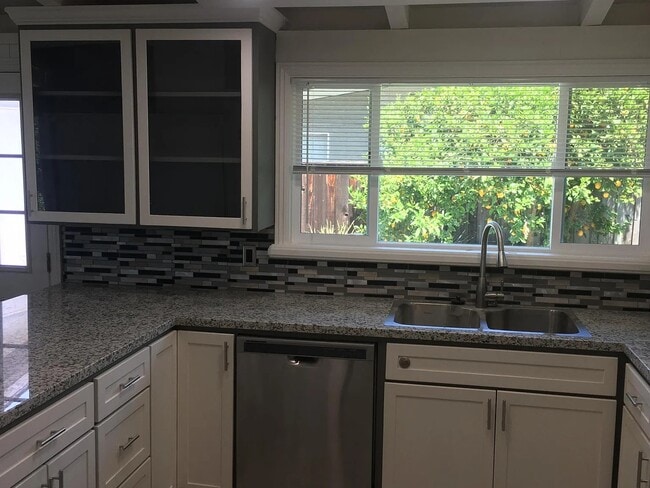 Building Photo - 1222 Palamos Ave