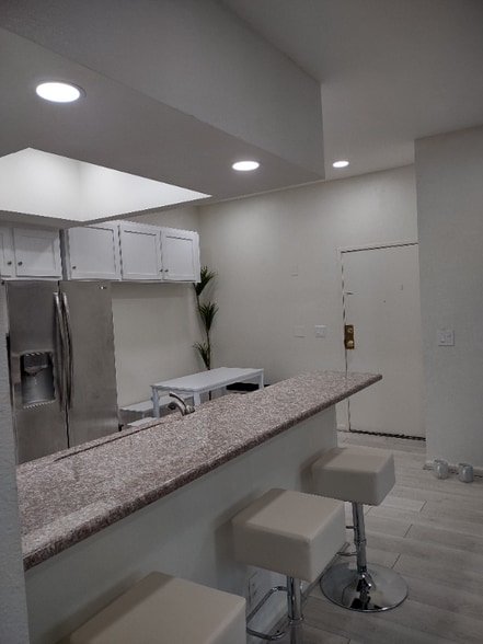 Building Photo - 10943 Laurel Canyon Blvd