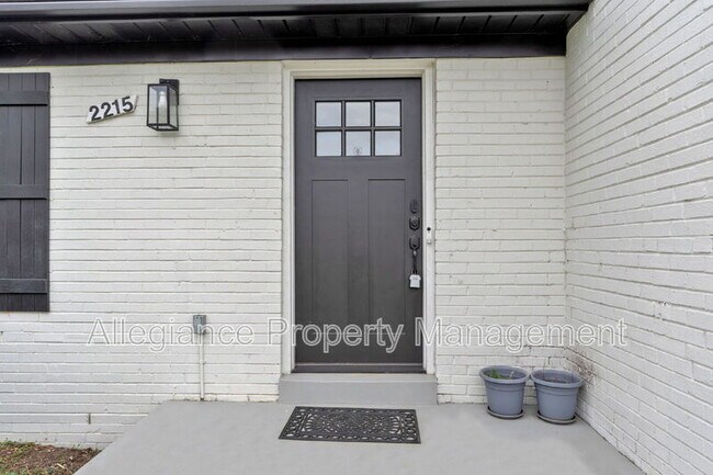 Building Photo - 2215 Lida Ct