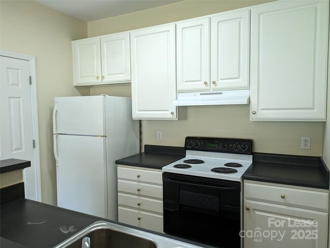 Building Photo - 917 Shearer St