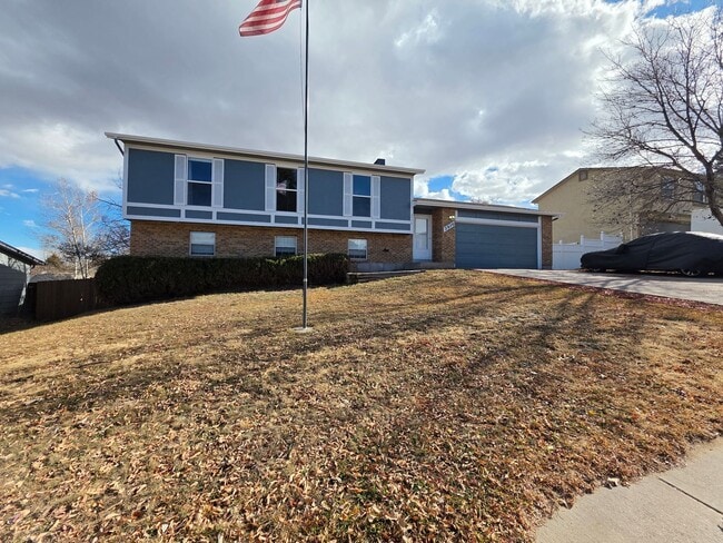 Building Photo - Beautiful 4 Bed, 2 Bath Home In The Heart Of Colorado Springs!!!