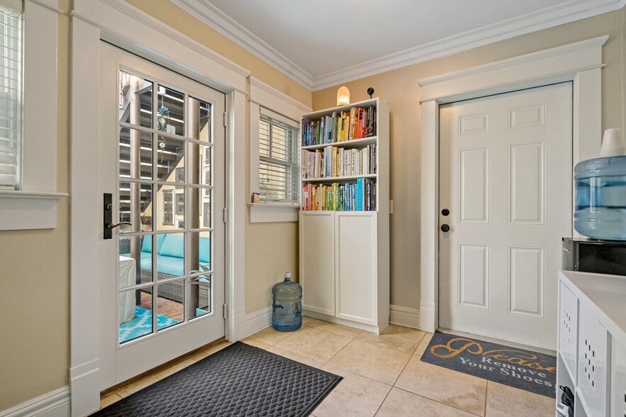 Building Photo - 509 S Willow Ave