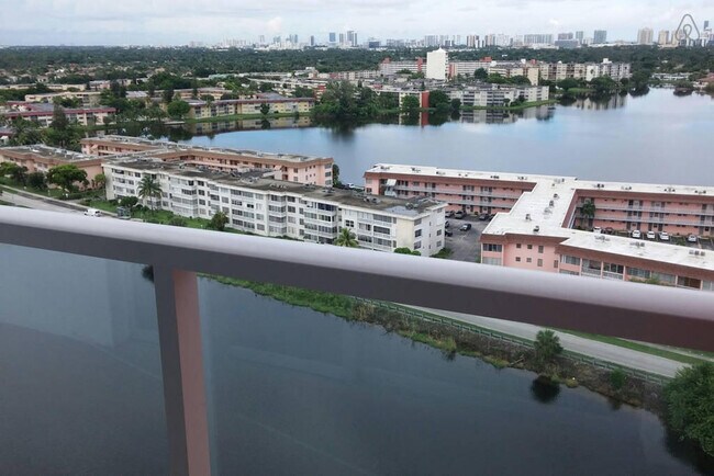 Building Photo - 1351 NE Miami Gardens Dr