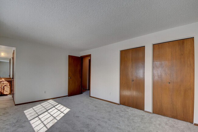 Building Photo - 4 bedroom, 3 bath home with 2 car garage