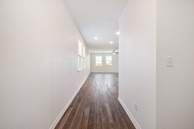 Building Photo - Homey 4 Bedroom, 2 Bath, 1-Story Home in H...