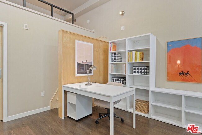 Building Photo - 630 W 28th St