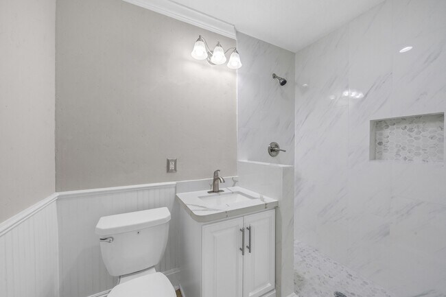 Building Photo - 7647 Greendowns St