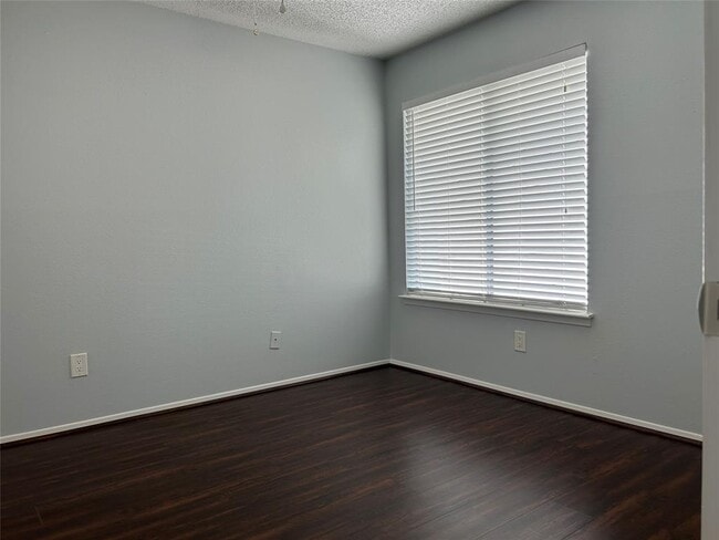 Building Photo - 12562 Newbrook Dr