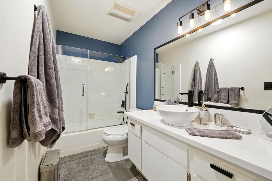 Building Photo - 33 Reef St