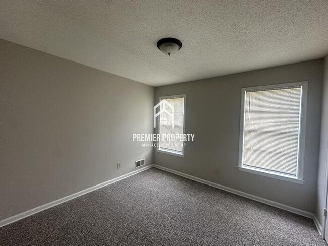 Building Photo - 2777 Chiswood St