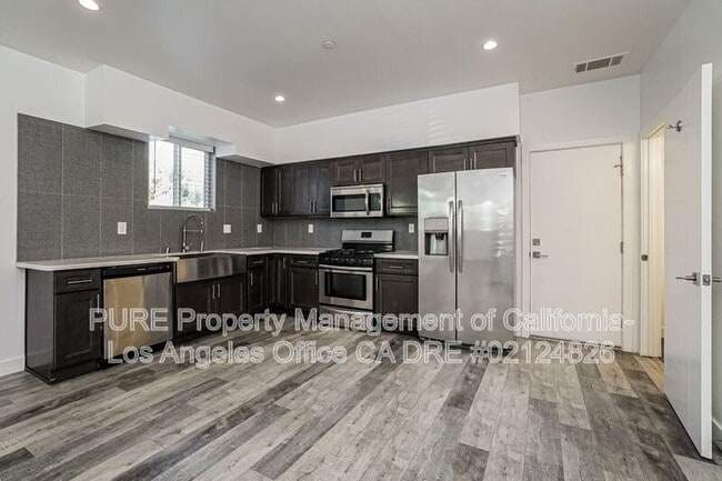 Building Photo - 1342 N Kenmore Ave