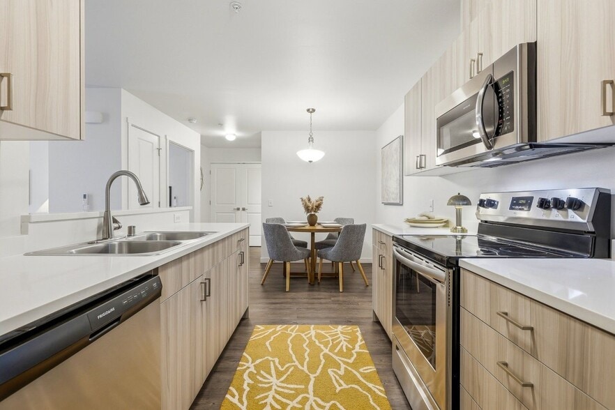 Building Photo - Tides at Willow Pointe