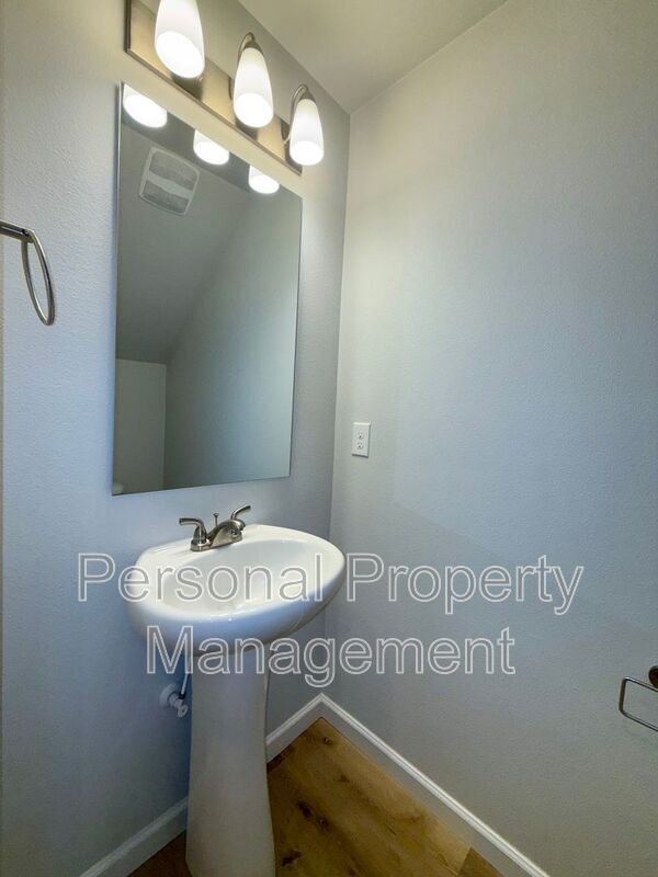 Building Photo - 5839 NE 56th Pl