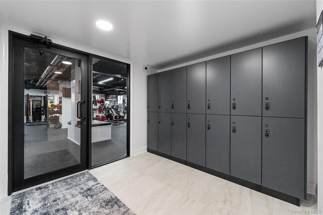 Building Photo - 220 Pelham Rd