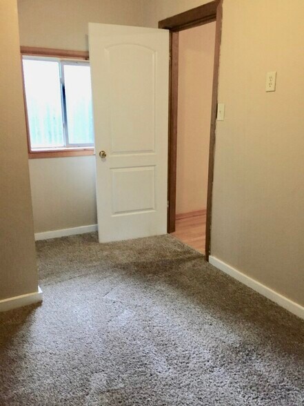 Building Photo - 1101 S Dewey St