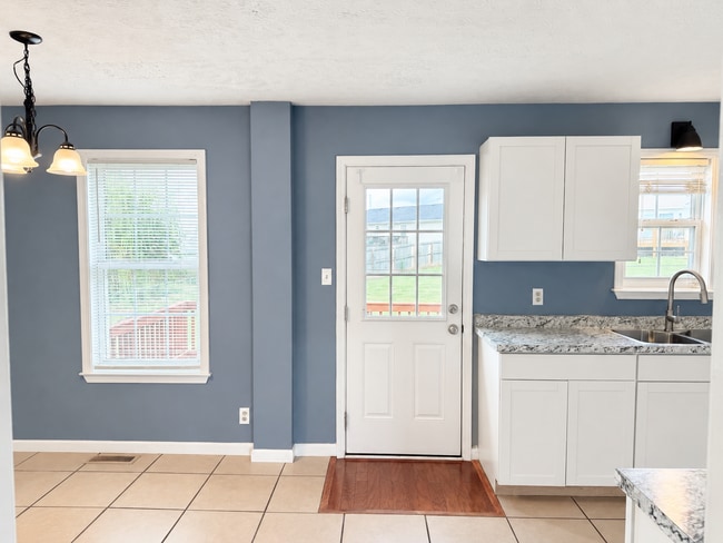 Building Photo - 726 Shetland Dr