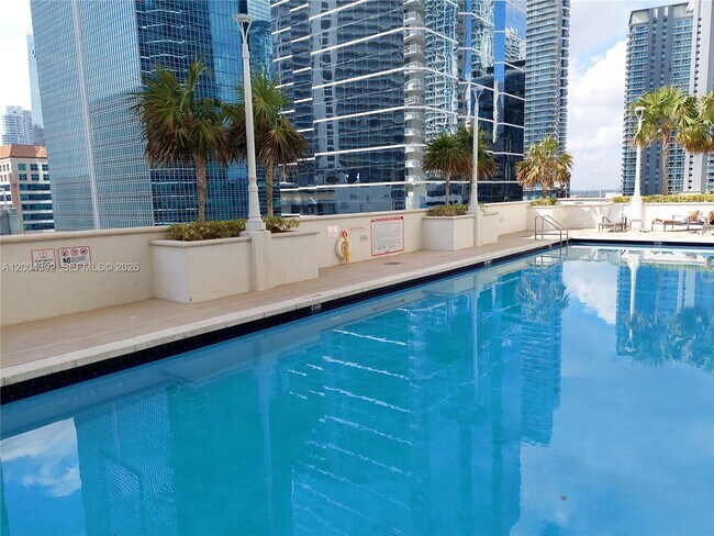 Building Photo - 1200 Brickell Bay Dr
