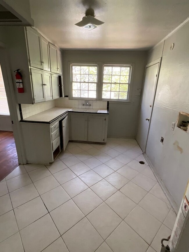 Building Photo - 6107 Fairfield-