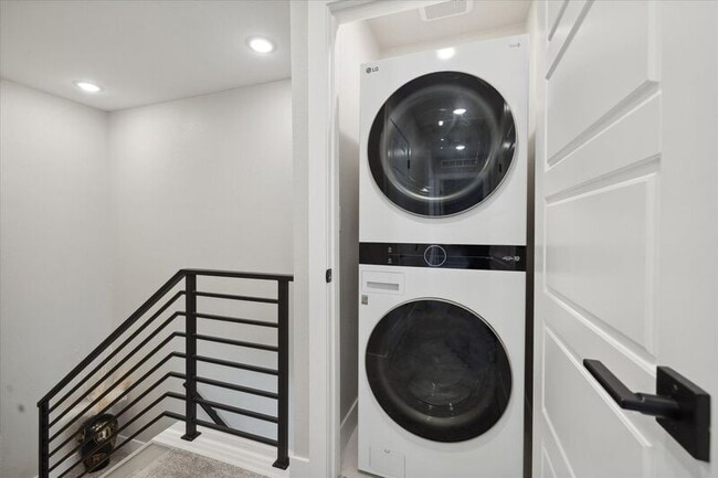 Building Photo - 2002 S Holly St