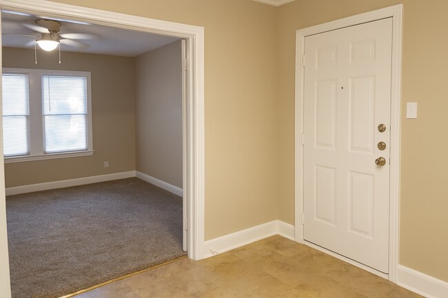 Building Photo - 110 E 30th St