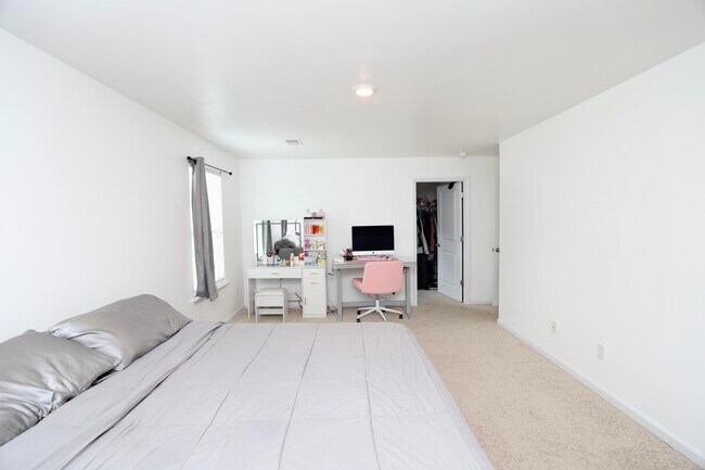 Building Photo - 2037 Elmridge Rd