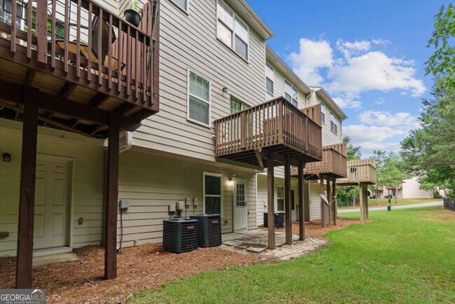 Building Photo - 6720 Stoneleigh Way