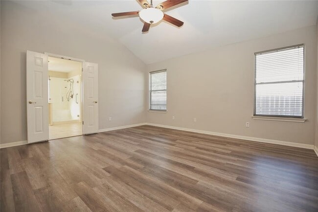 Building Photo - 625 Columbine Ave