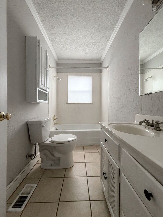 Building Photo - Spacious 5BR Home in the Heart of Old Hickory | Walkable + Convenient