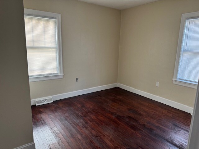 Building Photo - 224 Elmwood Dr
