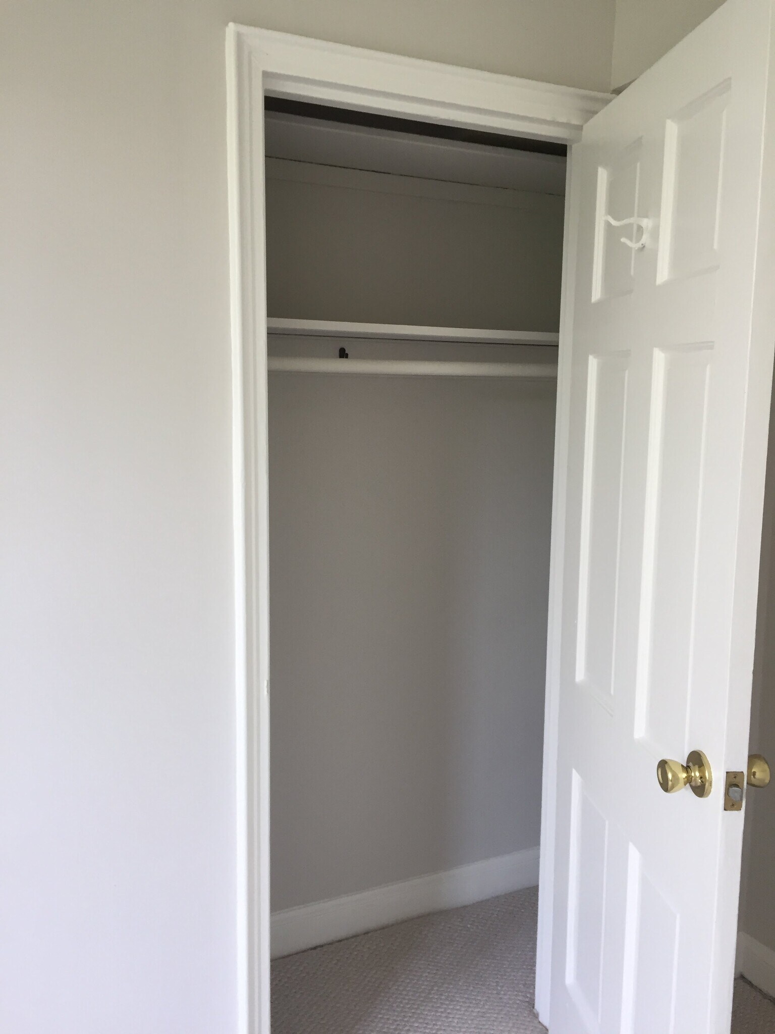 Building Photo - 24 S Old Glebe Road