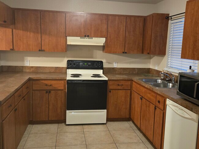 Building Photo - 1708
