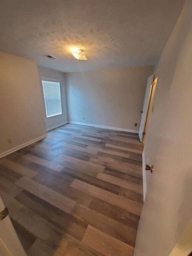 Building Photo - 672 Bartons Landing Pl