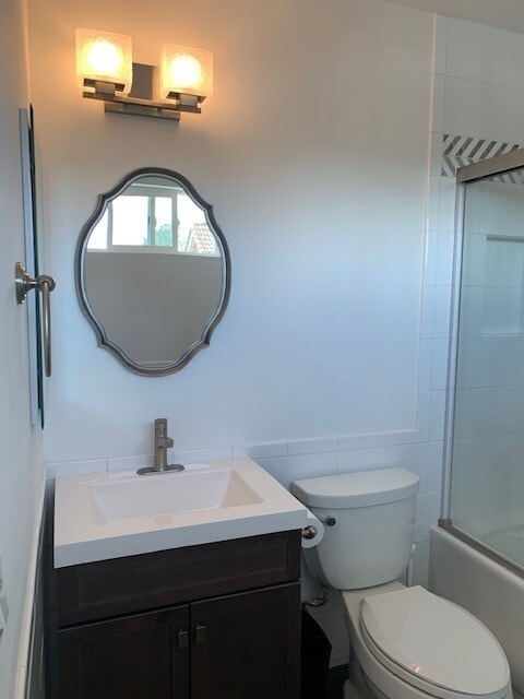 Building Photo - Gorgeous Studio ~ Convenient Location in E...